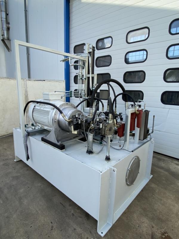 Hydraulikaggregat mit Hydraulikpumpe mit 3 Motoreinheiten bis 90 kW, bis 350 bar