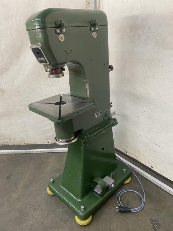 Druckluft Kniehebelpresse Druckluft Kniehebelpresse