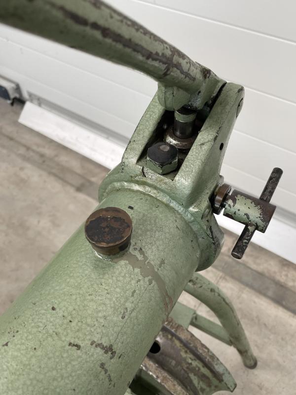 Hydraulischer Rohrbieger mit Handpumpe