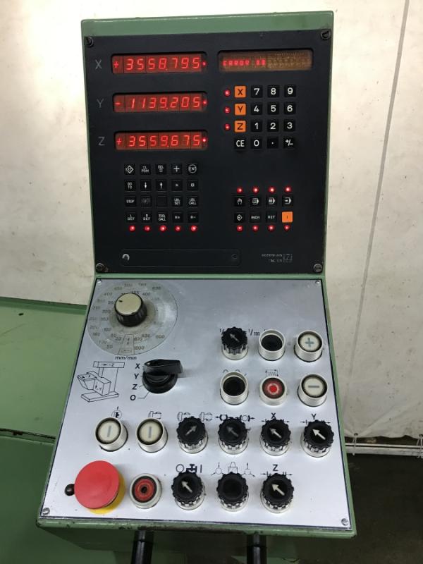Univ. Werkzeugfräsmaschine, Fräsmaschine mit Handrädern und Digitalanzeige Heidenhain