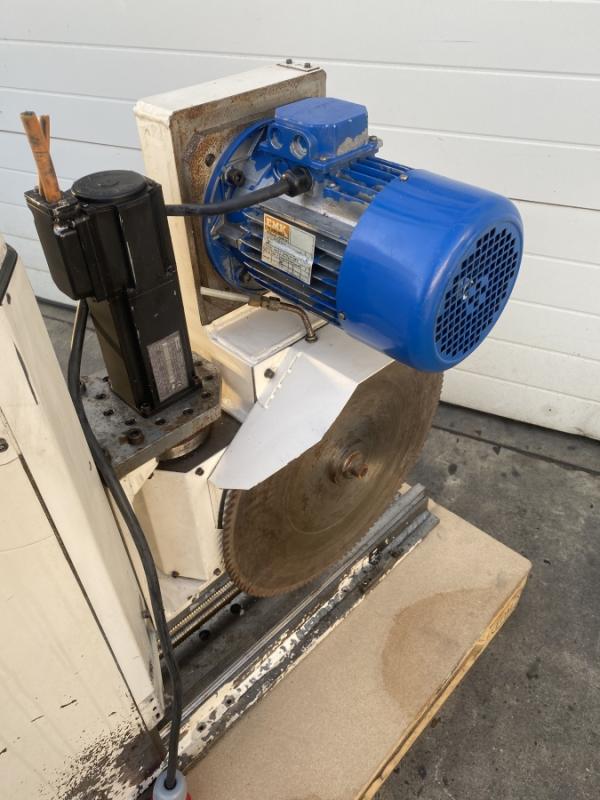 Gehrungs Kappsäge für Alu (Sonder-Maschinenbau mit 4 Servomotoren) Gehrungs Kappsäge für Alu (Sonder-Maschinenbau mit 4 Servomotoren)