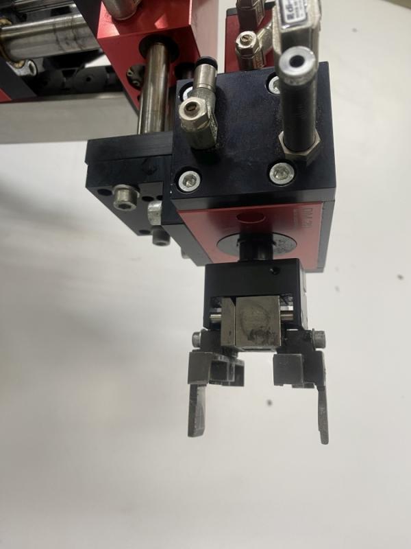 Pneumatischer Pick & Place Manipulator, Ladeeinheit wie Scara Roboter mit Parallel-Greifer