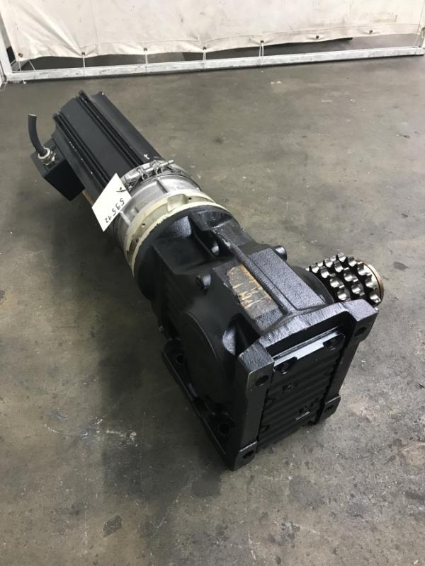 Synchron- Servomotor mit Haltebremse und Getriebe, Getriebemotor, Elektromotor, Winkelgetriebemotor