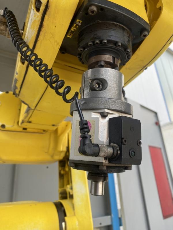 Schweißzelle mit 6-Achsen Industrieroboter FANUC ARC Mate Roboter Schweißanlage mit 2 Schweißplätzen Schweißzelle mit 6-Achsen Industrieroboter FANUC ARC Mate Roboter Schweißanlage mit 2 Schweißplätzen
