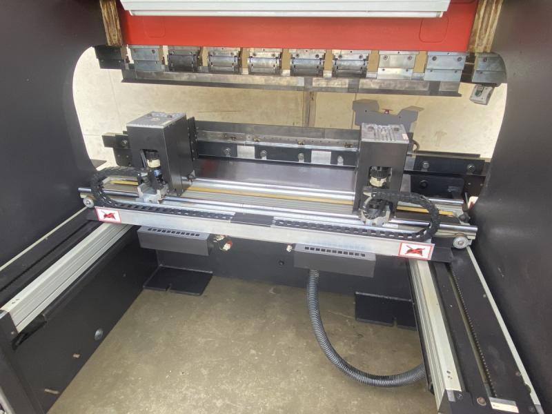 CNC Abkantpresse, Gesenkbiegemaschine mit 8-Achsen