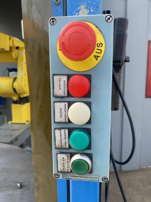 Schweißzelle mit 6-Achsen Industrieroboter FANUC ARC Mate Roboter Schweißanlage mit 2 Schweißplätzen Schweißzelle mit 6-Achsen Industrieroboter FANUC ARC Mate Roboter Schweißanlage mit 2 Schweißplätzen