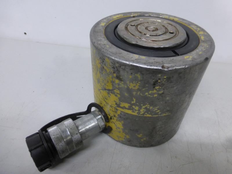 Einfachwirkender Hydraulikzylinder mit Federrückzug, Hydraulikstempel, Hublast: 45 ton.