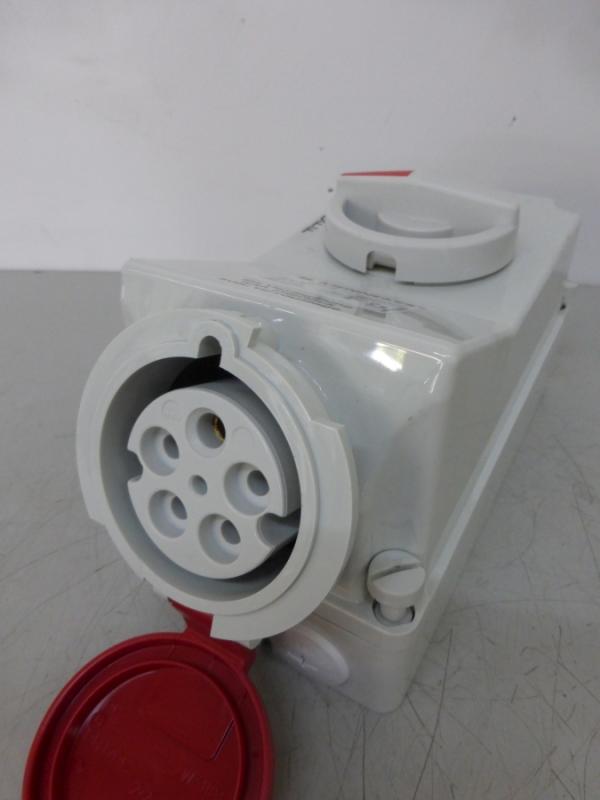 32 Amp. CEE-Wandsteckdose mit Schalter