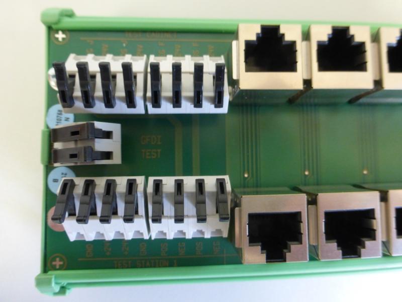 Equinox Device Server, Patch Panel für Hutschienenmontage, Seriell auf Ethernet Device Server