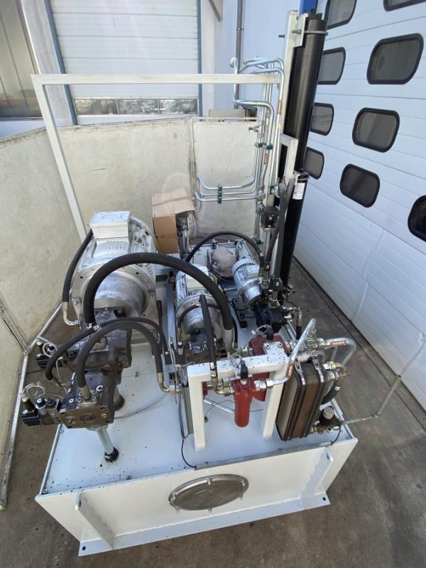 Hydraulikaggregat mit Hydraulikpumpe mit 3 Motoreinheiten bis 90 kW, bis 350 bar