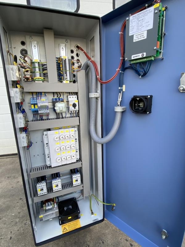 Universal Temperiergerät Oil Advanced mit Elektroheizung und Anschlüssen für Fremdkühlung