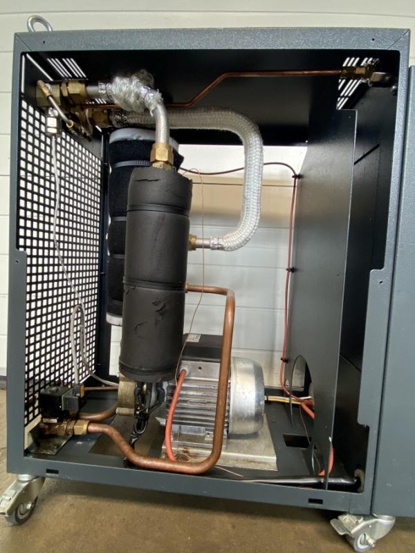 Universal Temperiergerät mit Elektroheizung und Anschlüssen für Fremdkühlung