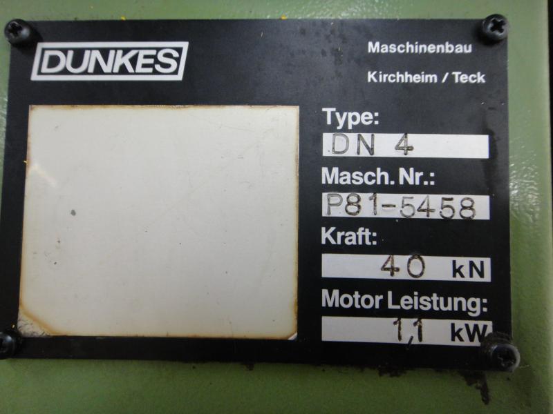 Taumelnietmaschine Doppel-Nietautomat mit Rundtakttisch