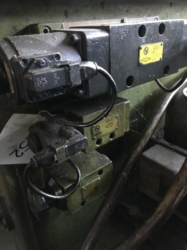 Hydraulikaggregat mit Hydraulikpumpe, Hydraulik Aggregat von einer Gewinderollmaschine, Kaltwalzmaschine, Gewindewalzmaschine Hydraulikaggregat mit Hydraulikpumpe, Hydraulik Aggregat von einer Gewinderollmaschine, Kaltwalzmaschine, Gewindewalzmaschine
