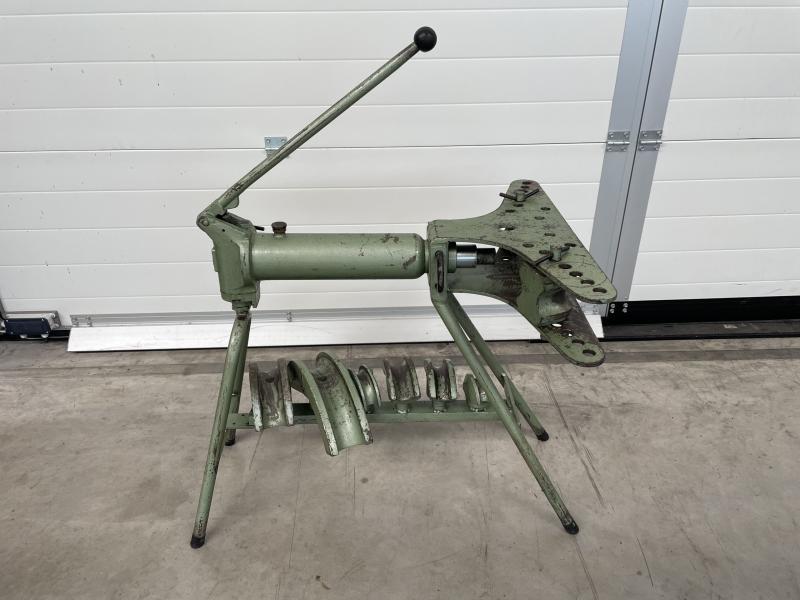 Hydraulischer Rohrbieger mit Handpumpe