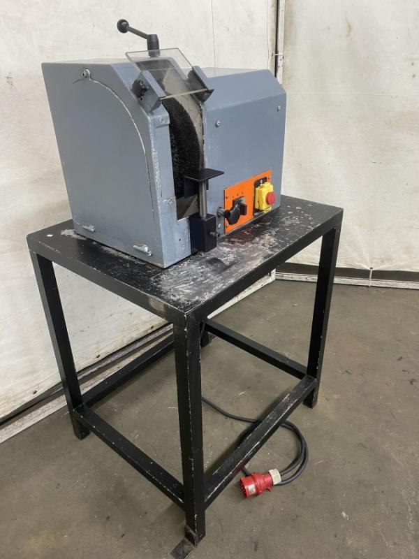 Bürstenentgratmaschine