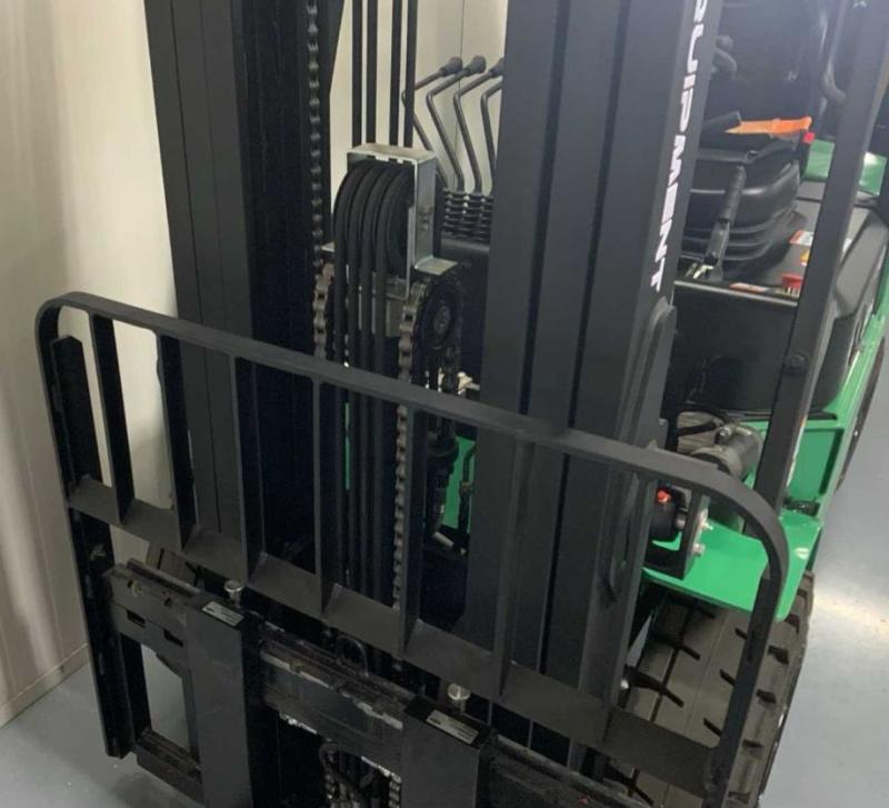 Neuer Elektro Gabelstapler, Triplex 4800 mm mit Freihub und Seitenschieber