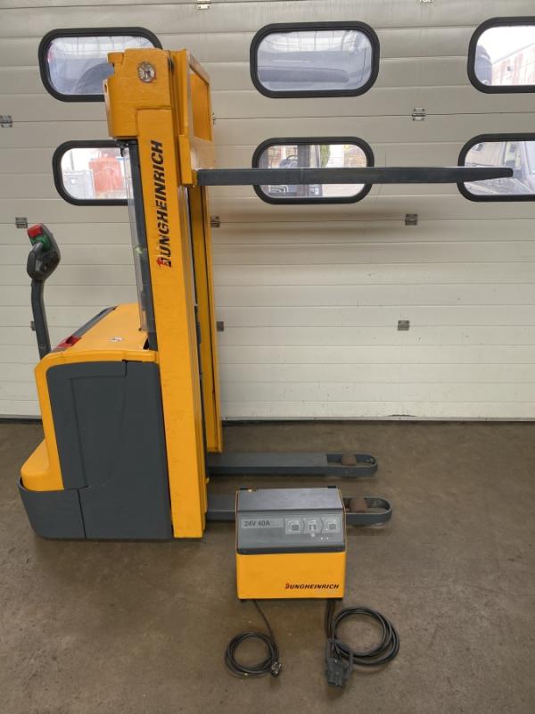 Elektro - Gehstapler, Deichselstapler + Neue Batterie