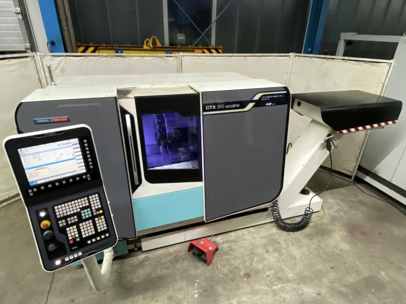 CNC Drehmaschine mit angetriebenen Werkzeugstationen