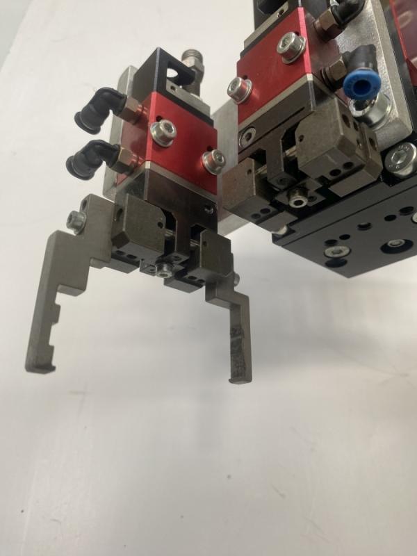 Pneumatischer Pick & Place Manipulator, Ladeeinheit wie Scara Roboter mit Parallel-Greifer