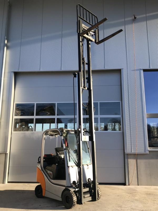 Treibgas-Stapler, Traglast 1600 kg, Gas-Gabelstapler im guten Zustand, technisch einwandfrei