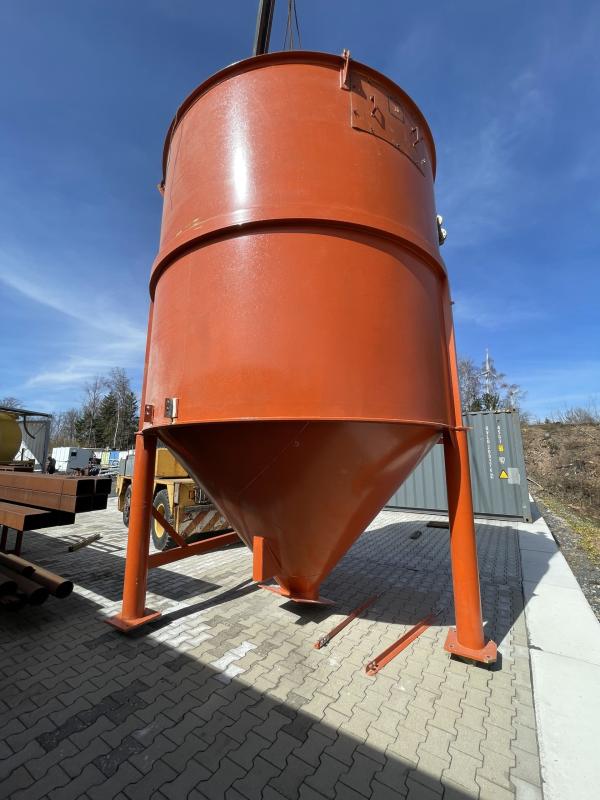 Silobehälter für Schüttgut mit Austrag-Dosierförderband und Waage Silo, Tank, Behälter aus Stahl