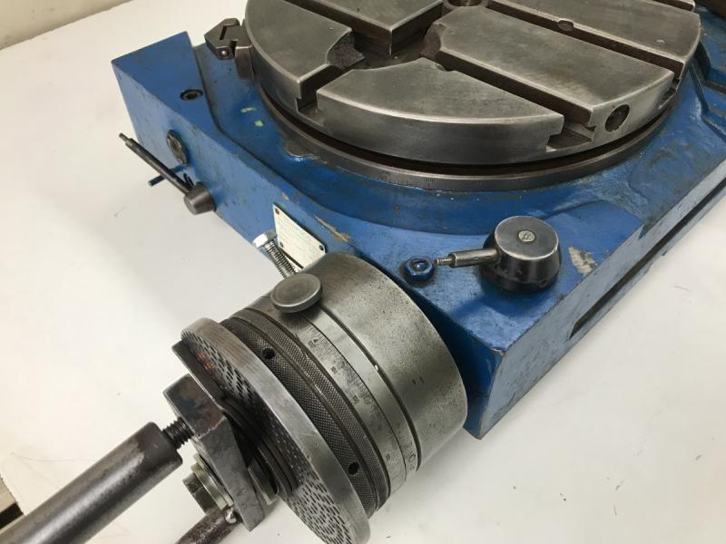 Rundtisch, Rundteiltisch mit Kurbel, Lochscheibe und Schere