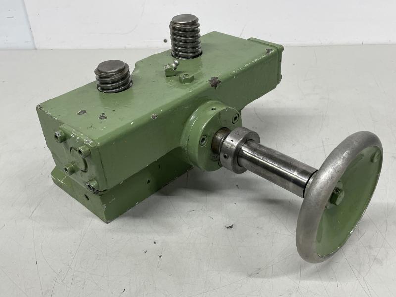 Hydraulischer Niederhalter für kombinierte Profilstahlschere