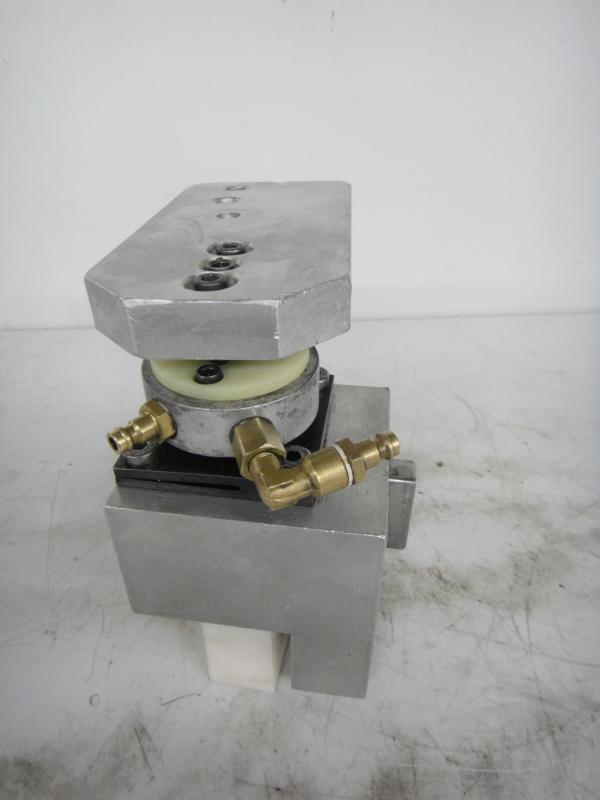 Pneumatische Schwenkspanner DE-STA-CO Schwenkzylinder, Schwenkantrieb, Druckluftspanner