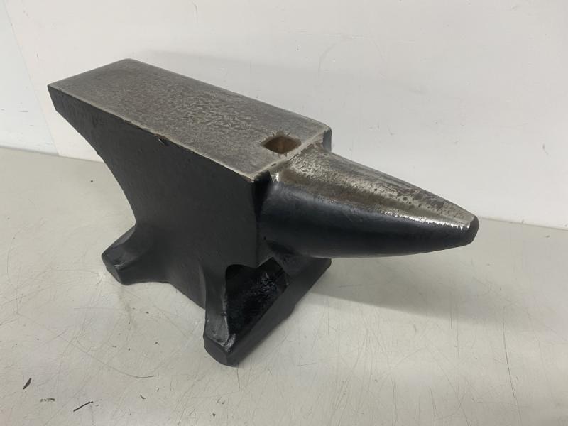 Amboss mit Rund- und Rechteckhorn Einheitsamboss, Böhmische Form