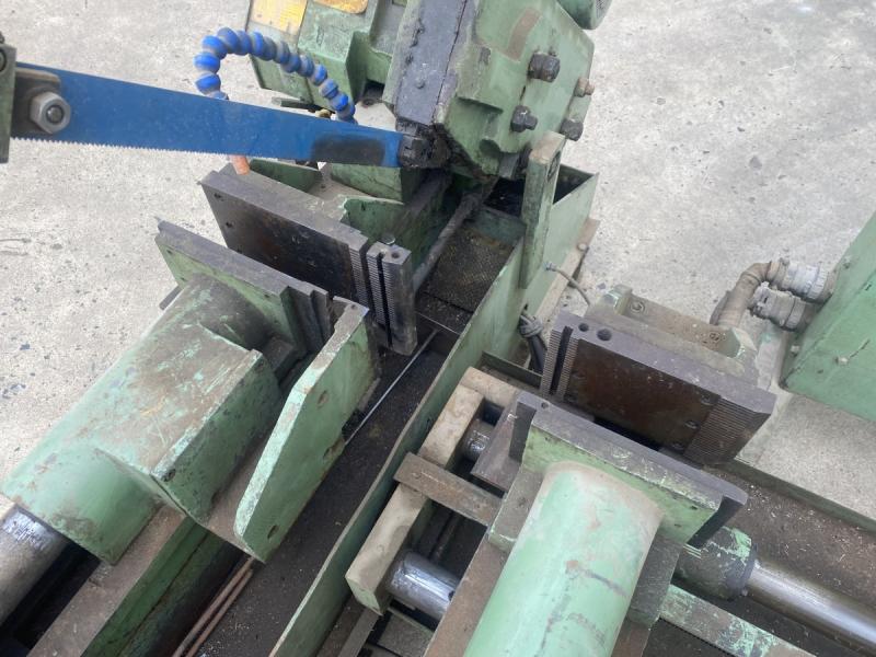 Hydr. Bügelsägeautomat mit Materialvorschub Ø 250 mm